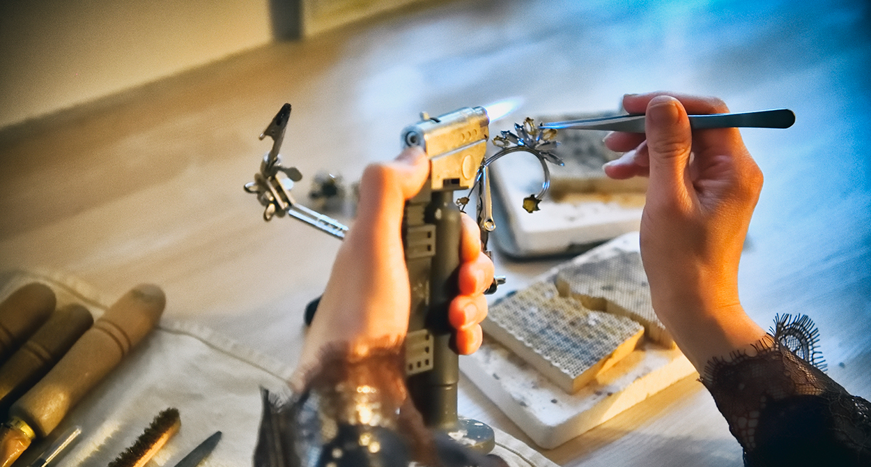 Hummingbird 藤田絵夢 eMu emujewelry アクセサリー製作、アクセサリーOEM